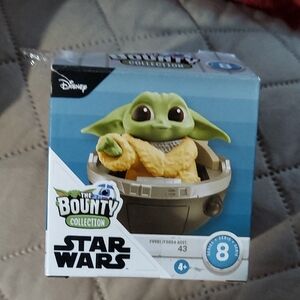 Star Wars The Bounty Collection - Green and Tan Baby Yoda Figure
